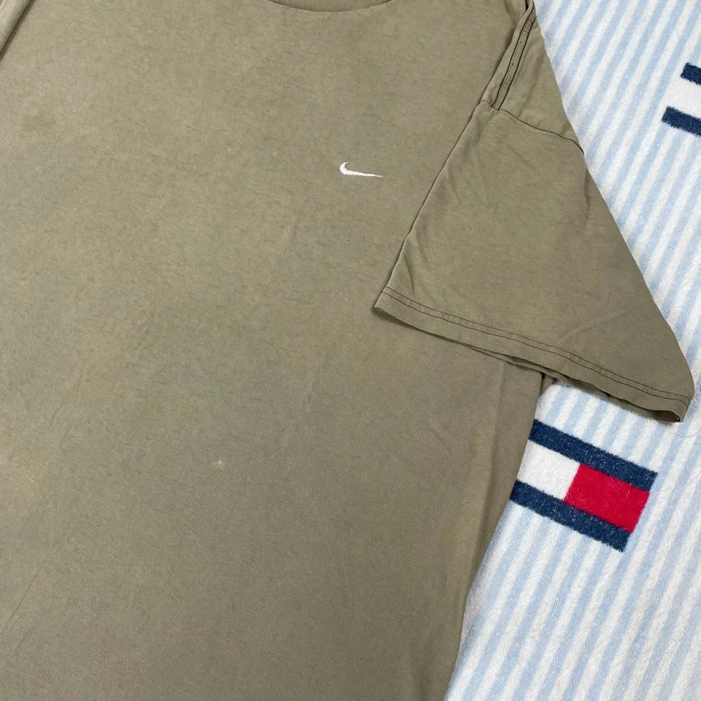 Vintage distressed Nike embroidered swoosh tan short sleeve tee shirt - Picture 6 of 16